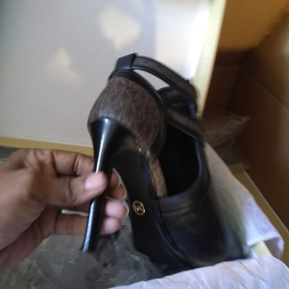 SOLD MICHAEL Kors Blaze Leather/Logo Open Bootie - Picture 2 of 11